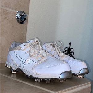 White Mizuno Cleats size 9